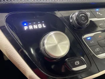 2020 Chrysler Pacifica Hybrid - image 29