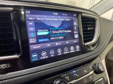 2020 Chrysler Pacifica Hybrid - image 30