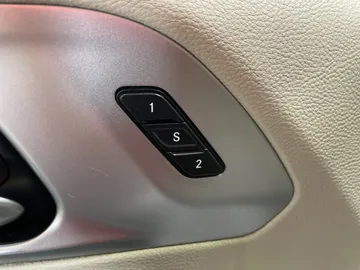 2020 Chrysler Pacifica Hybrid - image 19