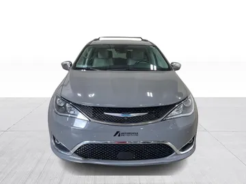 2020 Chrysler Pacifica Hybrid - image 9