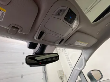 2020 Chrysler Pacifica Hybrid - image 17