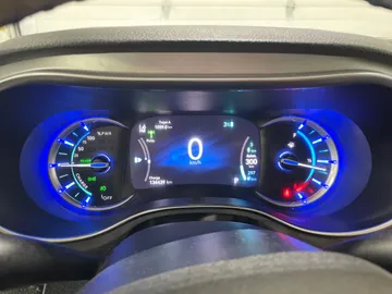 2020 Chrysler Pacifica Hybrid - image 18