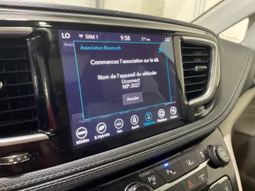 2020 Chrysler Pacifica Hybrid - image 27