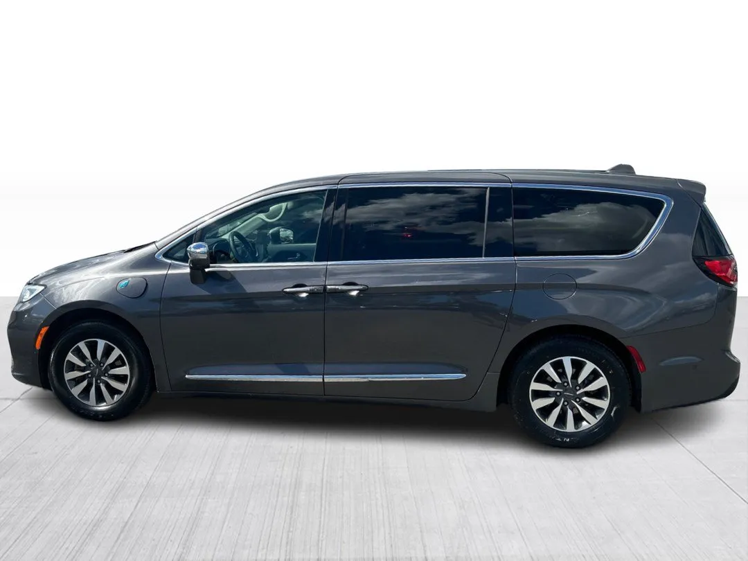2022 Chrysler Pacifica Hybrid for sale - photo 4