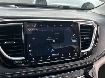 2022 Chrysler Pacifica Hybrid - image 24