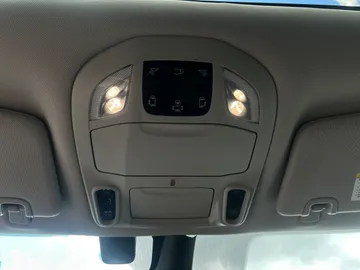 2022 Chrysler Pacifica Hybrid - image 16