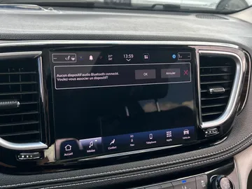 2022 Chrysler Pacifica Hybrid - image 31