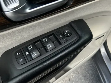 2022 Chrysler Pacifica Hybrid - image 29