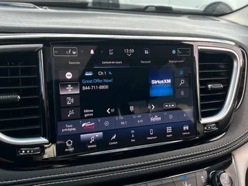 2022 Chrysler Pacifica Hybrid - image 33