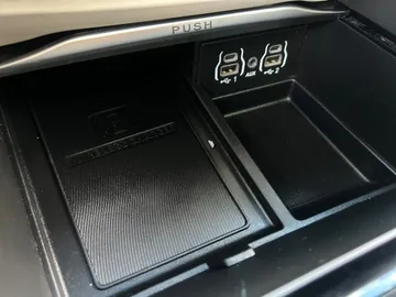 2022 Chrysler Pacifica Hybrid - image 32