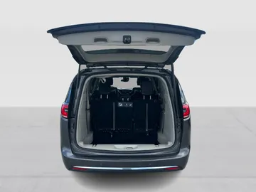 2022 Chrysler Pacifica Hybrid - image 13