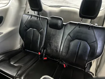 2022 Chrysler Pacifica Hybrid - image 30