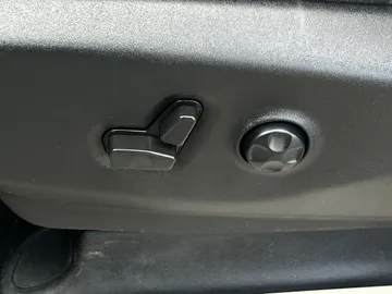 2022 Chrysler Pacifica Hybrid - image 20