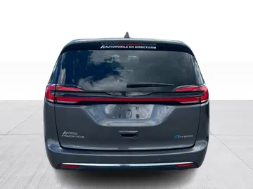 2022 Chrysler Pacifica Hybrid - image 12