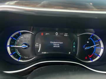 2022 Chrysler Pacifica Hybrid - image 17