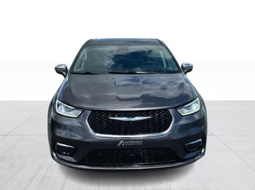 2022 Chrysler Pacifica Hybrid - image 8