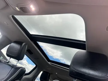 2022 Chrysler Pacifica Hybrid - image 6