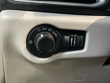 2021 Chrysler Grand Caravan - image 17