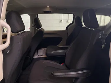 2021 Chrysler Grand Caravan - image 14