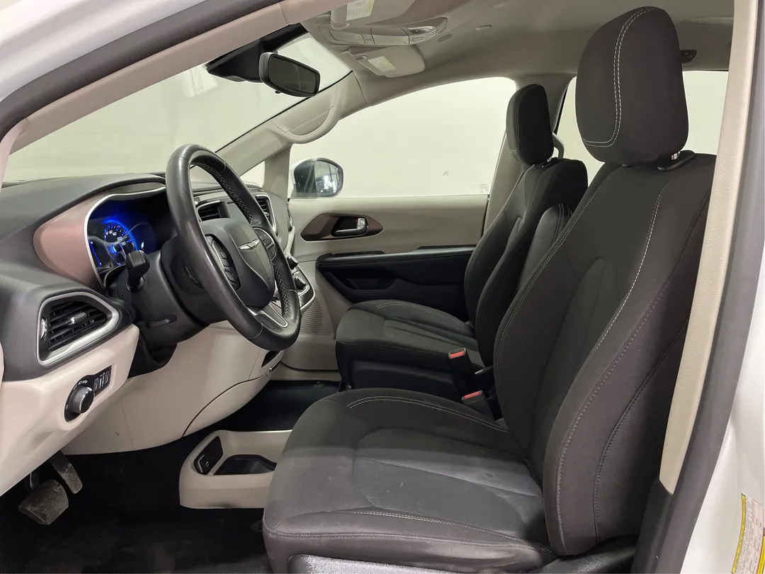 2023 Chrysler Grand Caravan — photo 3