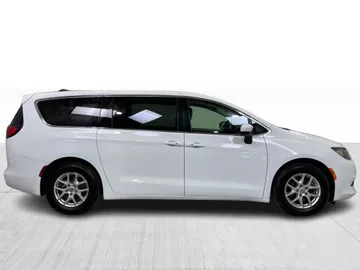 2023 Chrysler Grand Caravan - image 2