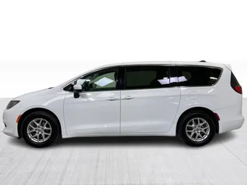 2023 Chrysler Grand Caravan - image 10