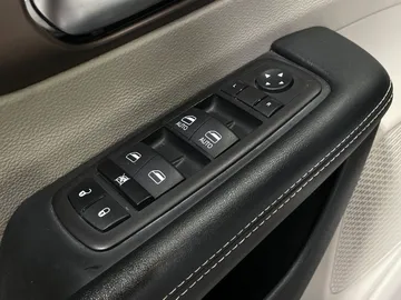 2023 Chrysler Grand Caravan - image 24