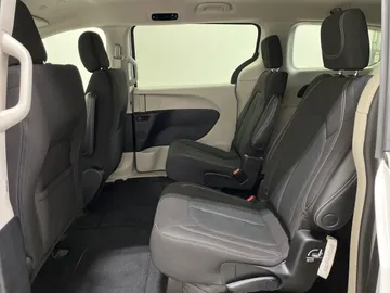 2023 Chrysler Grand Caravan - image 15
