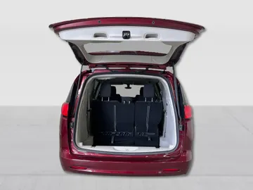 2022 Chrysler Grand Caravan - image 13
