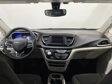 2022 Chrysler Grand Caravan - image 4