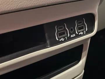 2022 Chrysler Grand Caravan - image 28