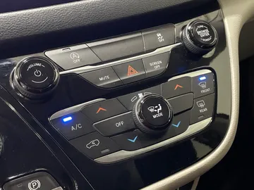 2022 Chrysler Grand Caravan - image 22