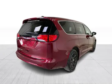 2022 Chrysler Grand Caravan - image 14