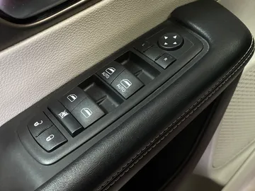 2022 Chrysler Grand Caravan - image 24
