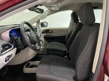 2022 Chrysler Grand Caravan - image 3