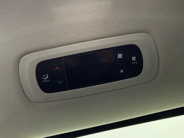2022 Chrysler Grand Caravan - image 32