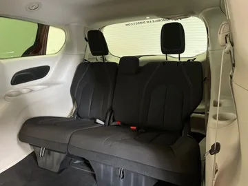 2022 Chrysler Grand Caravan - image 16