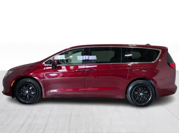 2022 Chrysler Grand Caravan - image 10