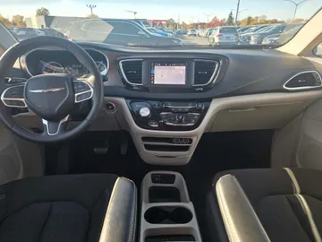 2024 Chrysler Grand Caravan - image 8