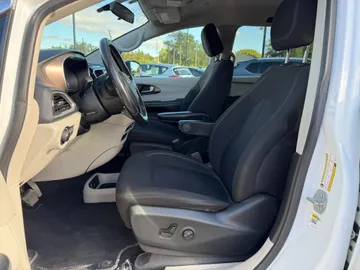 2021 Chrysler Grand Caravan - image 8