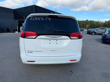 2021 Chrysler Grand Caravan - image 4