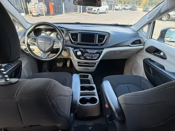 2021 Chrysler Grand Caravan - image 9