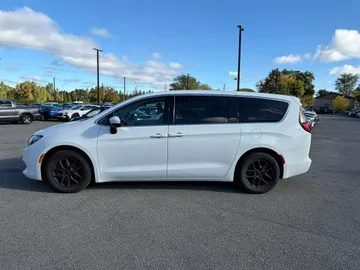 2021 Chrysler Grand Caravan - image 6