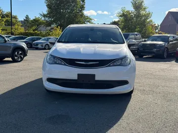 2021 Chrysler Grand Caravan - image 2