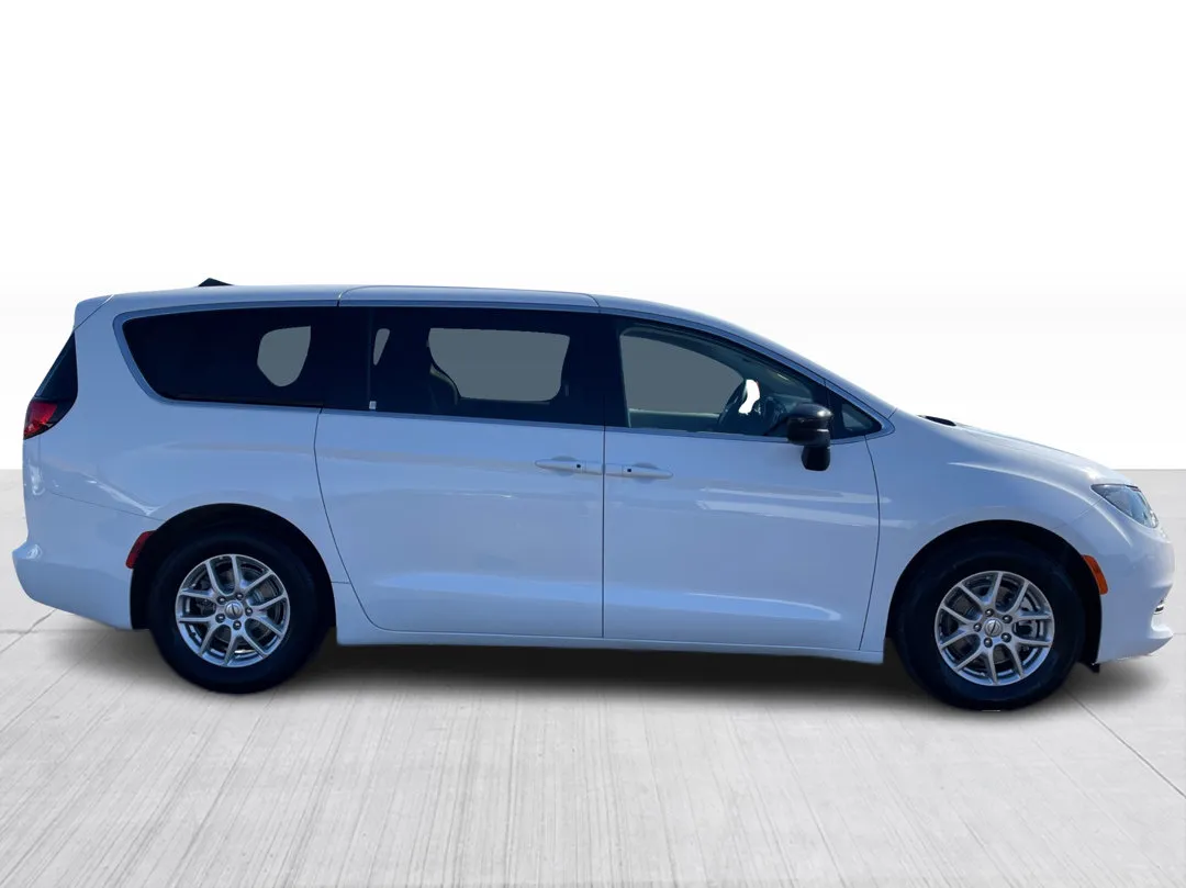 2024 Chrysler Grand Caravan for sale - photo 2
