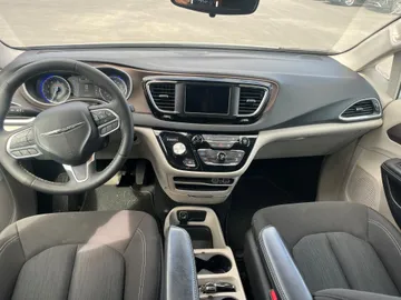 2024 Chrysler Grand Caravan - image 10