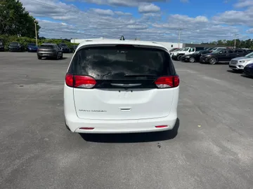 2024 Chrysler Grand Caravan - image 7