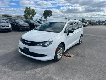 2024 Chrysler Grand Caravan - image 3