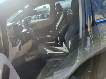 2021 Chrysler Grand Caravan - image 6