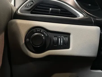 2021 Chrysler Grand Caravan - image 17